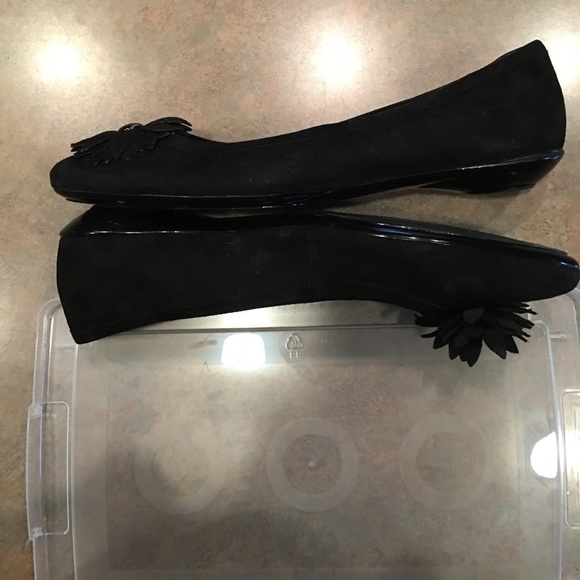 ALFANI Black Suede Pointed Toe Flat w/Flower embellishment, Women’s Size 10 - Picture 5 of 9